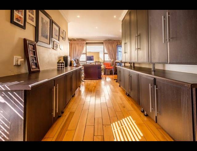 5 BEDROOM HOUSE FOR SALE IN GLENVISTA